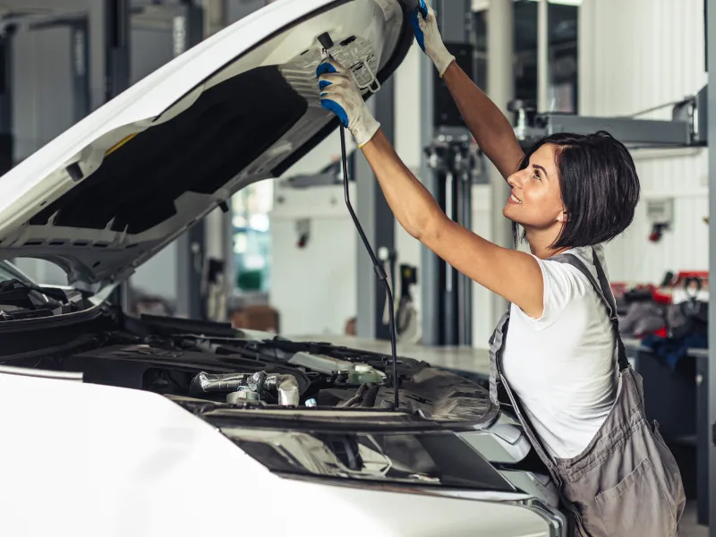 कार का इंजन कैसे साफ करें स्टेप बाय स्टेप 6 car engine repair1