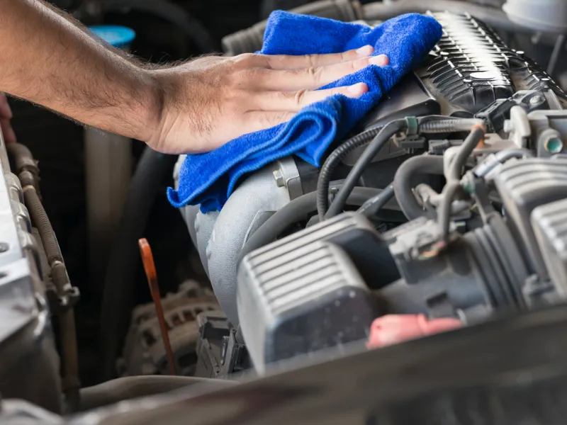 कार का इंजन कैसे साफ करें स्टेप बाय स्टेप 1 car engine repair6 1